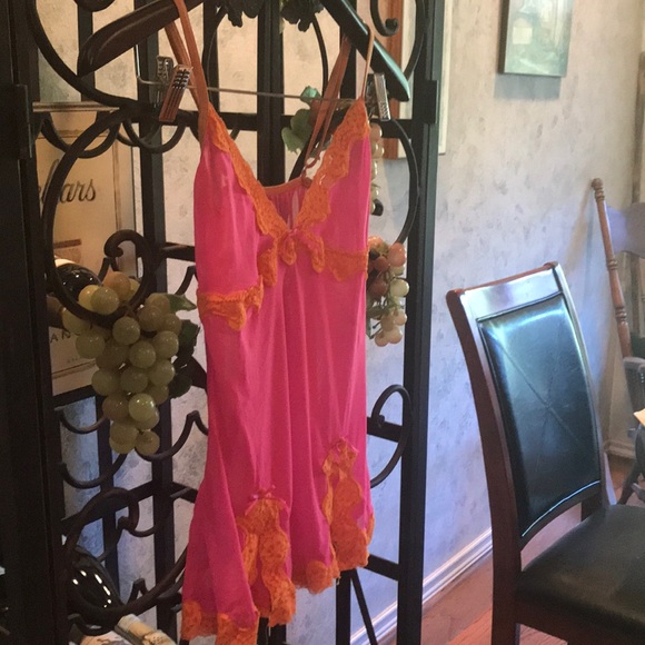 HOT PINK AND NEON ORANGE NIGHTY. - Picture 4 of 6